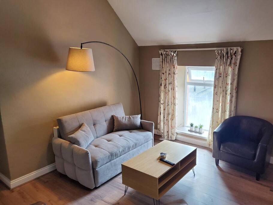 Apt. 2 - Town Centre Apartment Bagenalstown المظهر الخارجي الصورة