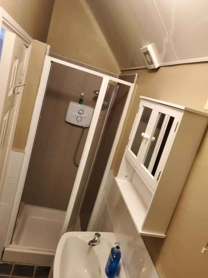 Apt. 2 - Town Centre Apartment Bagenalstown المظهر الخارجي الصورة